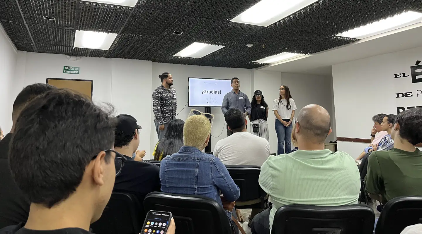 Organizadores del meetup de Notion Venezuela en la tarima.