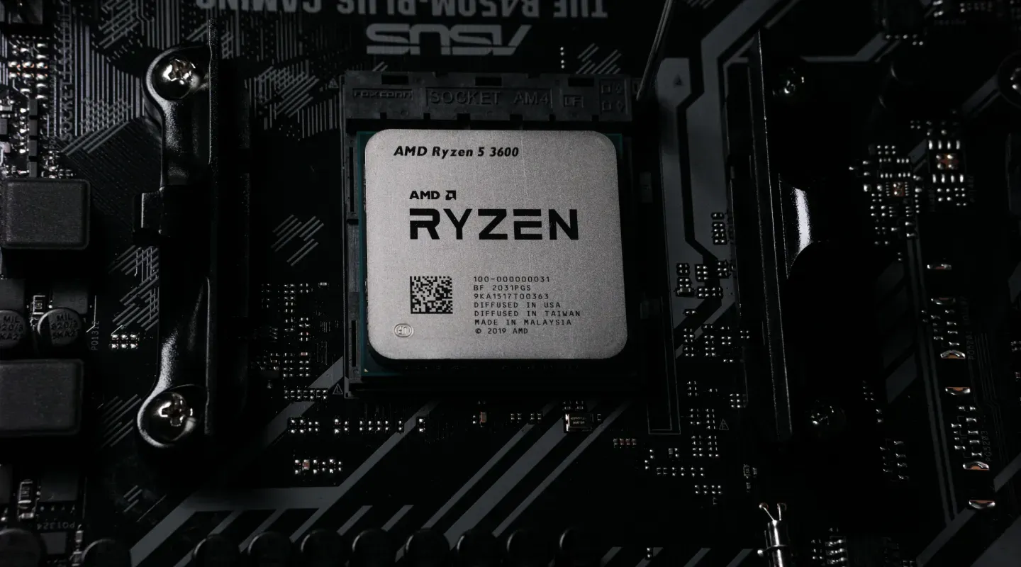 Chip de AMD Ryzen dentro en un CPU