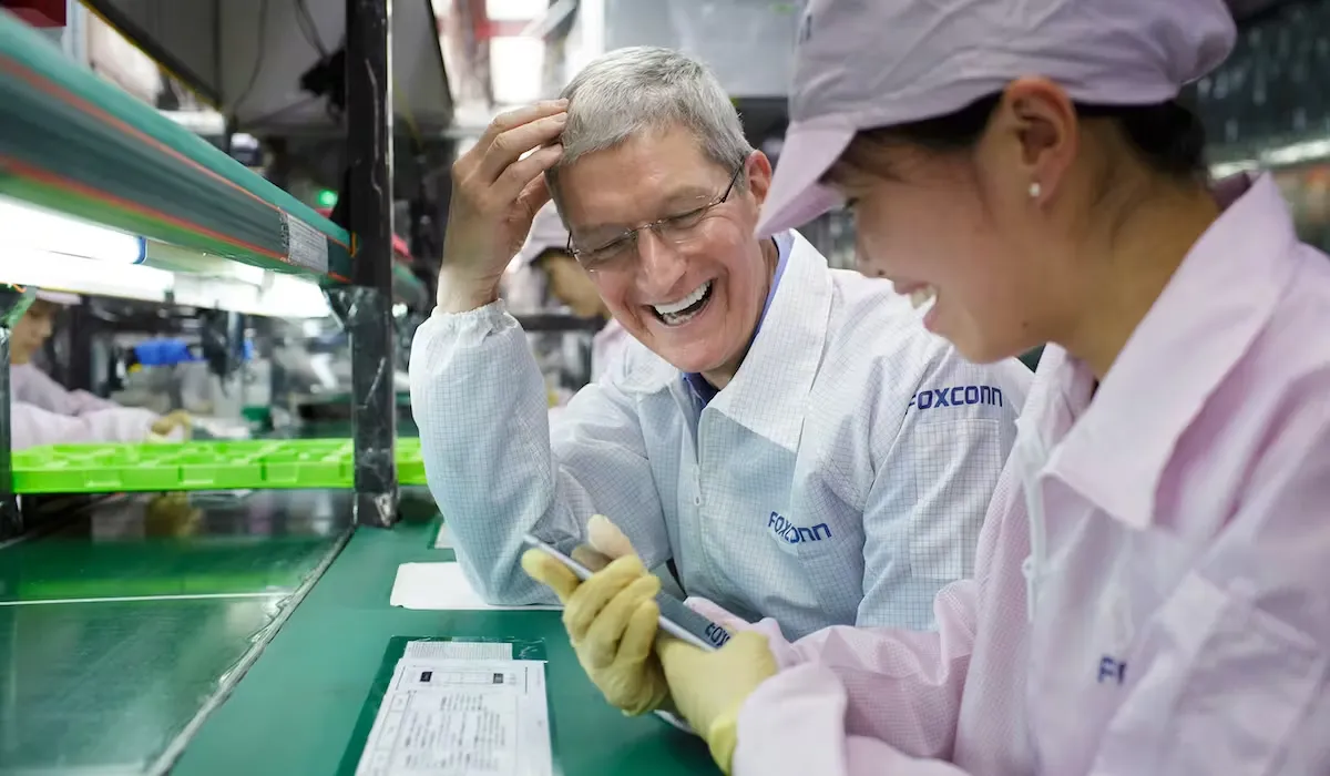 Tim Cook en fábrica de Foxconn China