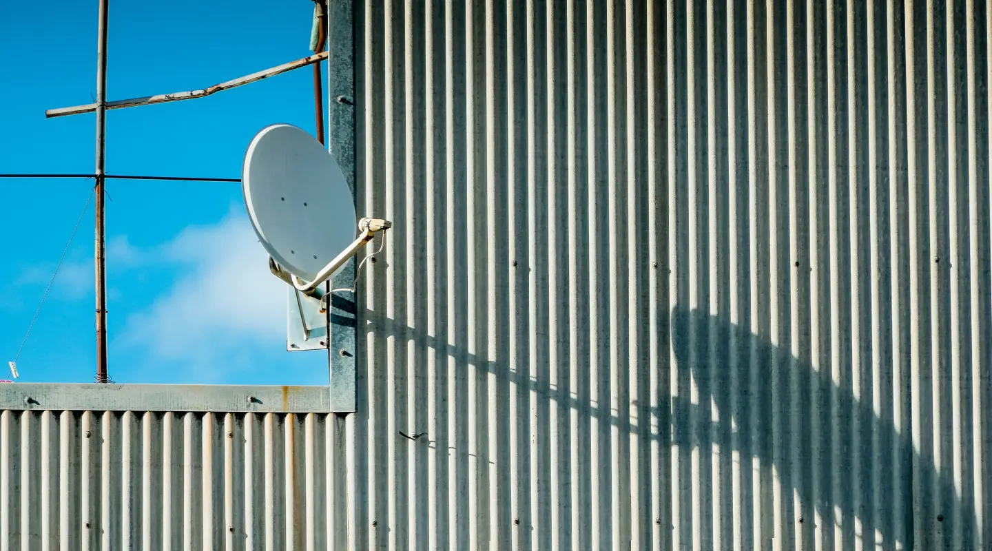 Antena en una fachada.